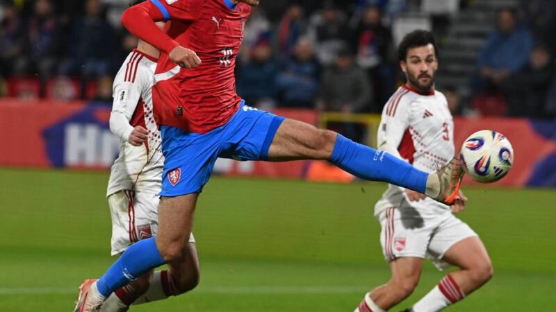 Droht Grimaldo-Ausfall?: Was Bayer vor dem Spiel in Wolfsburg bewegt