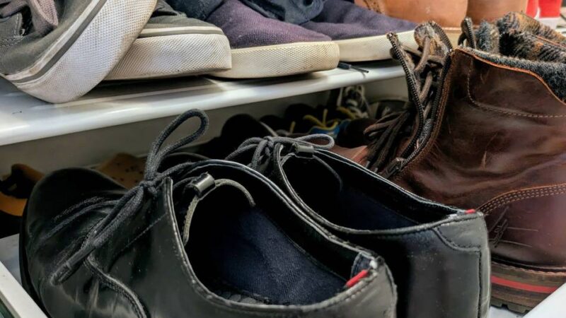 Benefizaktion in Düsseldorf : Kolpingfamilie sammelt Schuhe für einen guten Zweck