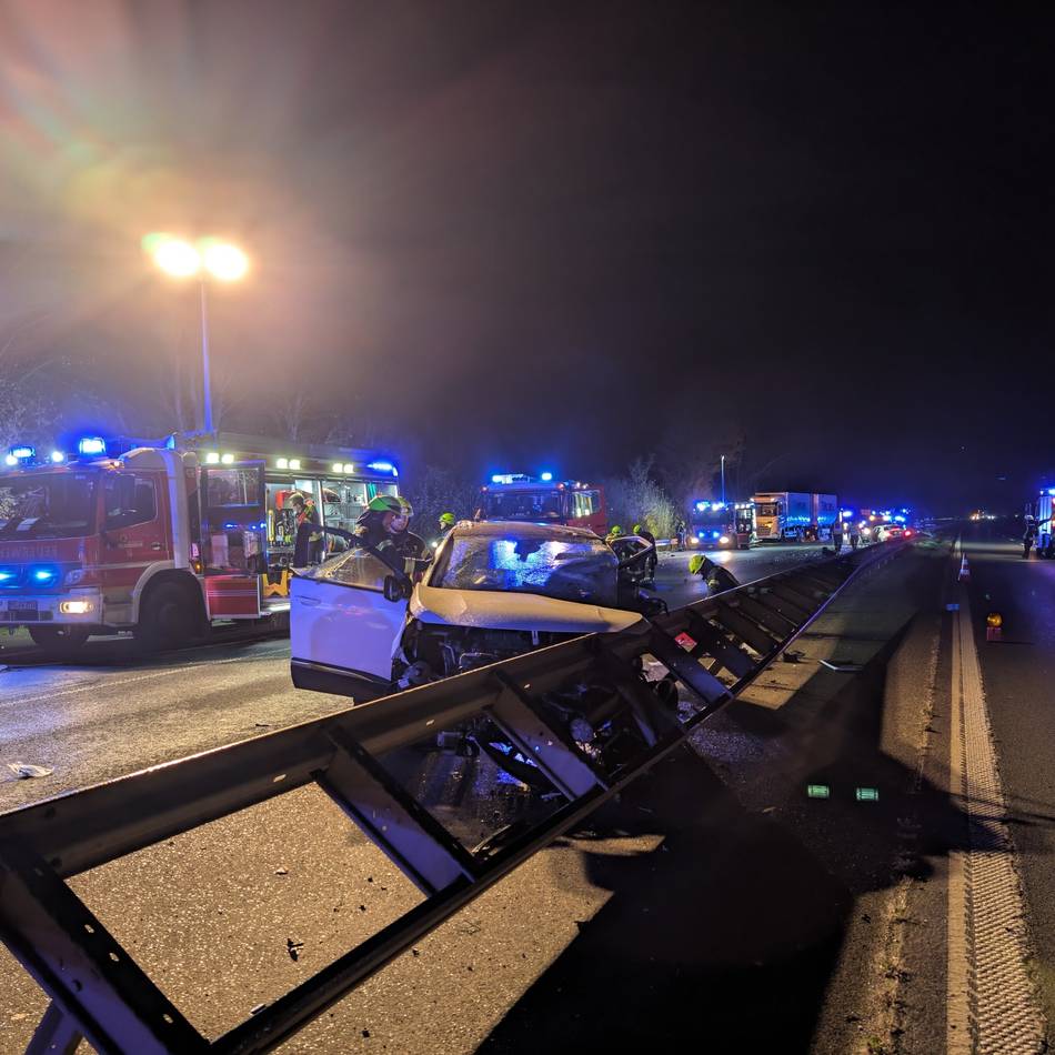 Neue Details zum tödlichen A46-Unfall: Welchen Einfluss Alkohol auf die Schuldfähigkeit hat