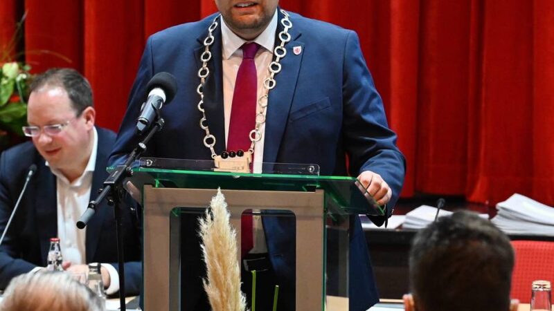 Neues Stadtoberhaupt in Radevormwald: Der Alltag für den Bürgermeister wird rasch einziehen