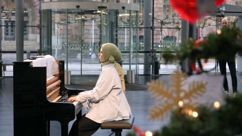 Vorstellung in Bayer-Zentrale in Leverkusen: Neue „stART“-Künstlerin erzeugt besonderen Klang