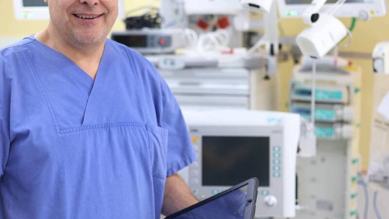 Weltfrühgeborenentag in Leverkusen: Thilo Mohns ist der neue Neonatologe am Klinikum