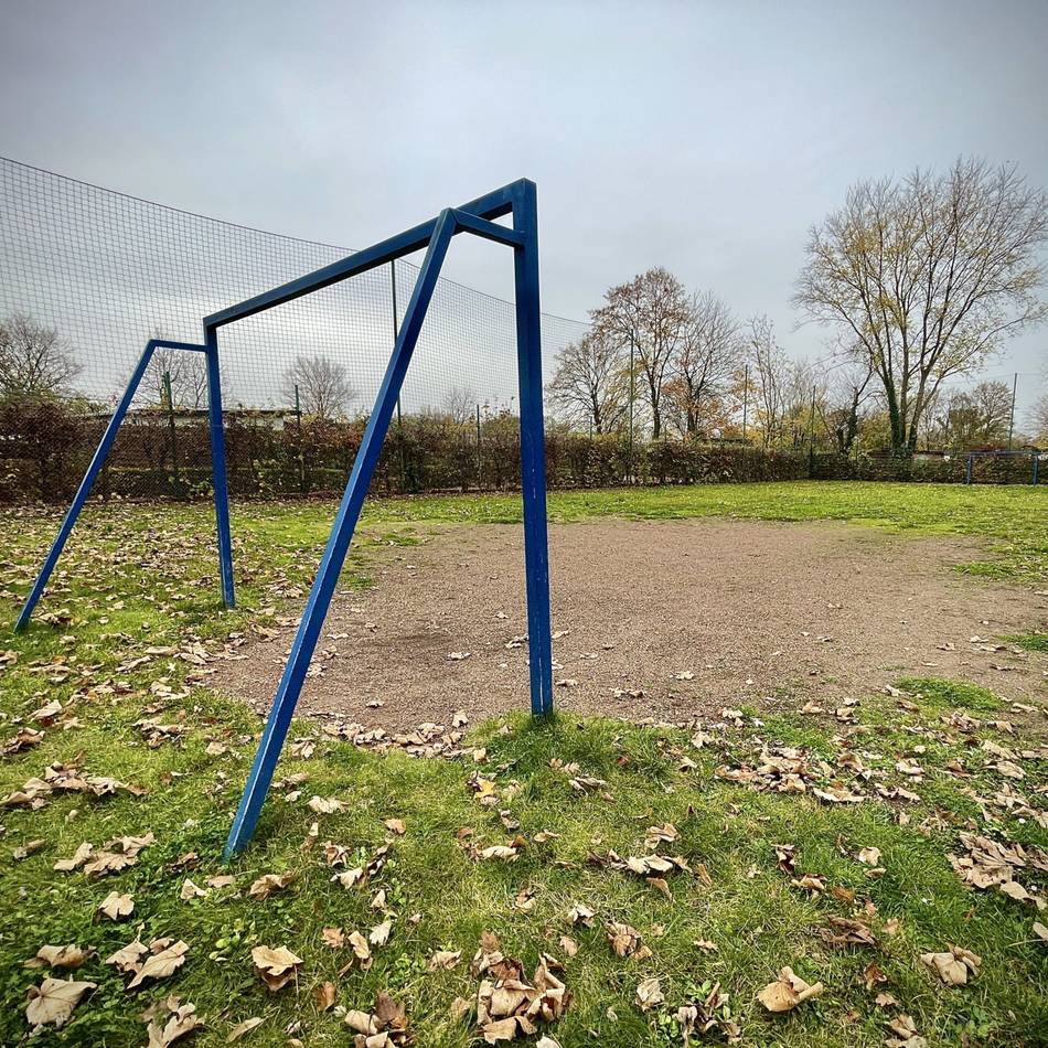 143.000 Euro Modernisierungskosten: Deshalb investieren Stadt und Borussia Mönchengladbach in einen alten Bolzplatz