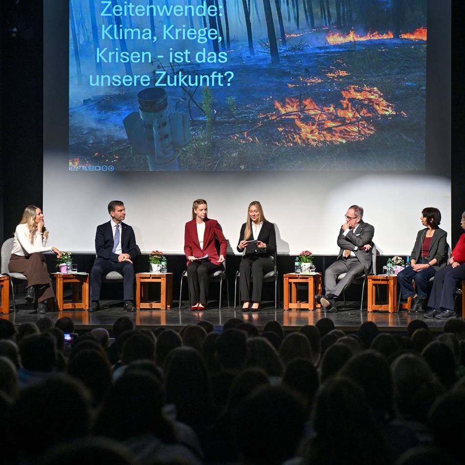 Podiumsdiskussion an der Liebfrauenschule: Experten diskutieren vor Schülern über Klima, Kriege, Krisen