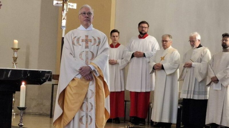 Rees: Würdevoller Start für neuen Pfarrer Berthold Engels