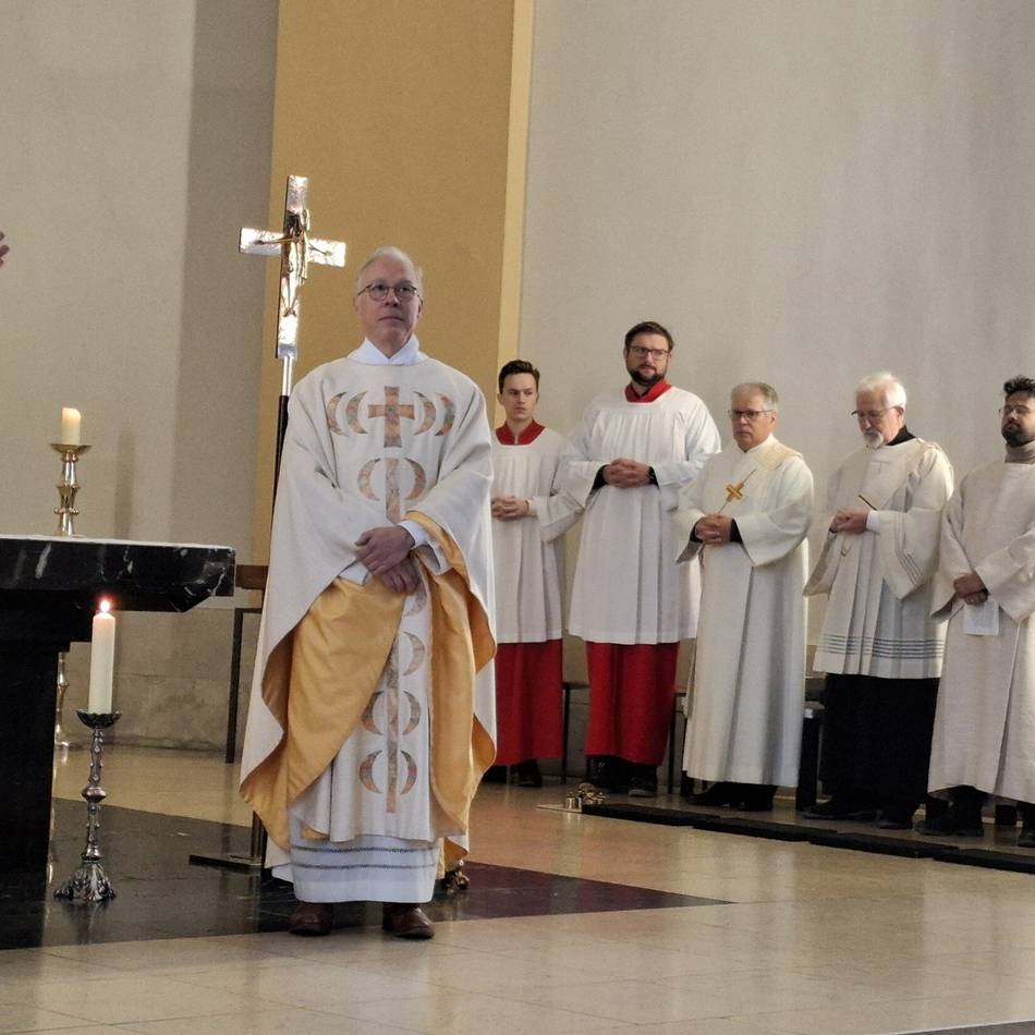 Rees: Würdevoller Start für neuen Pfarrer Berthold Engels