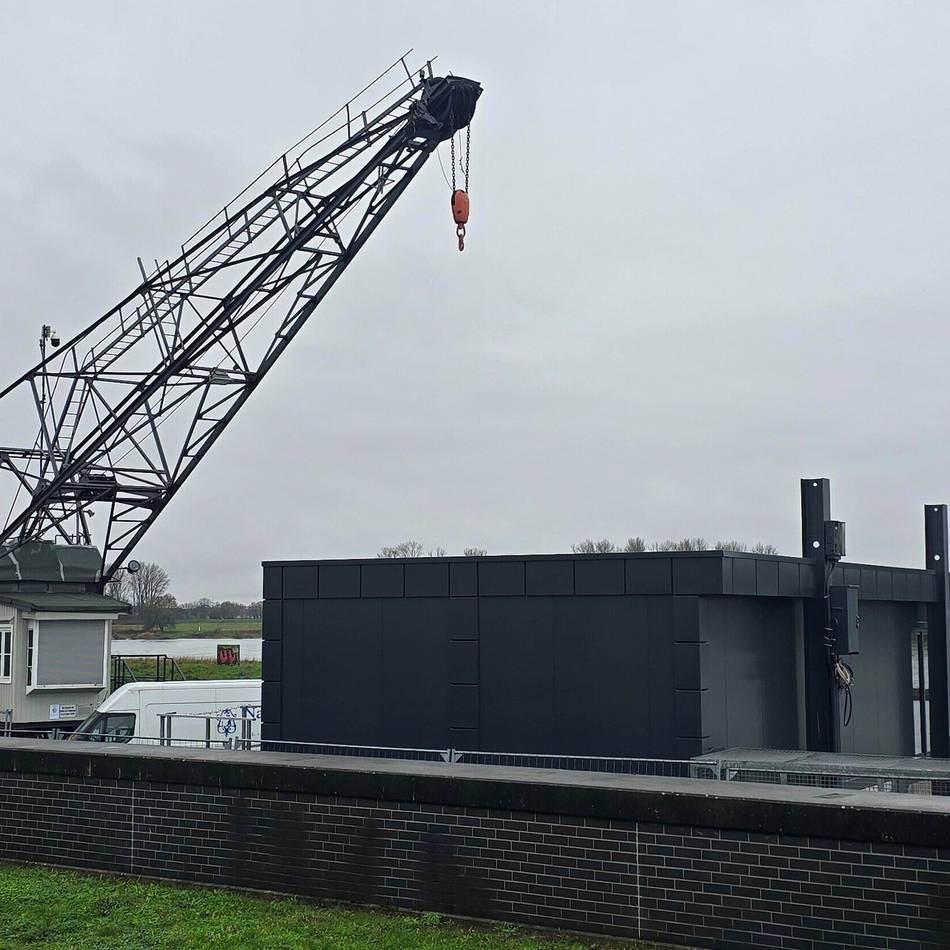 Politik und Aussicht  in Leverkusen: Stört „Service-Box“ das Rhein-Panorama in Hitdorf?