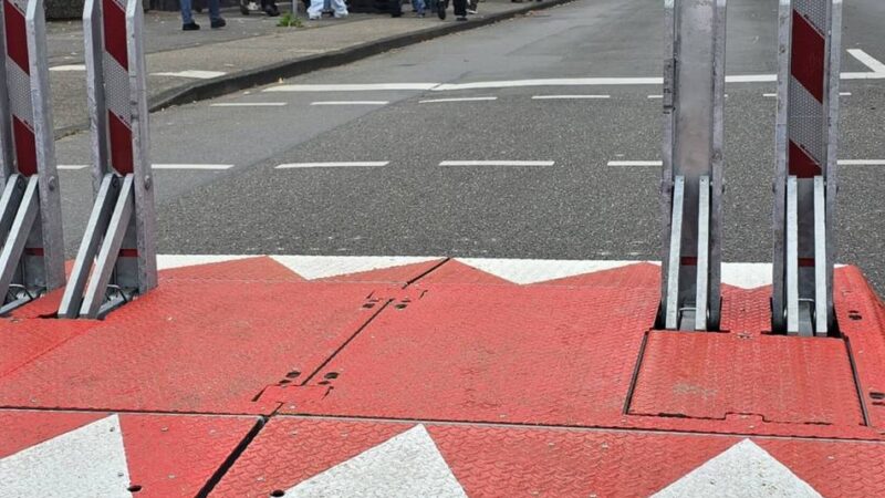 Sicherheit in Leverkusen: Stadt testet Zufahrtsschutzsystem am Stadion