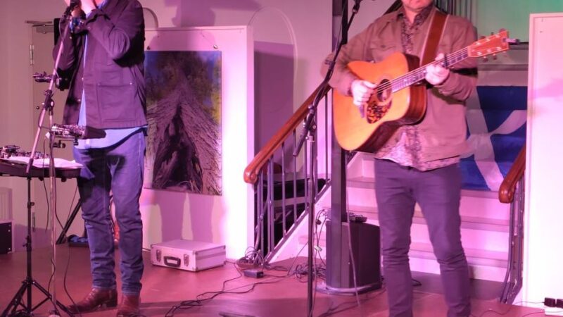 Konzert im Kultur-Haus Zach in Hückeswagen: Atmosphäre zwischen Folk-Club und Blues-Bar