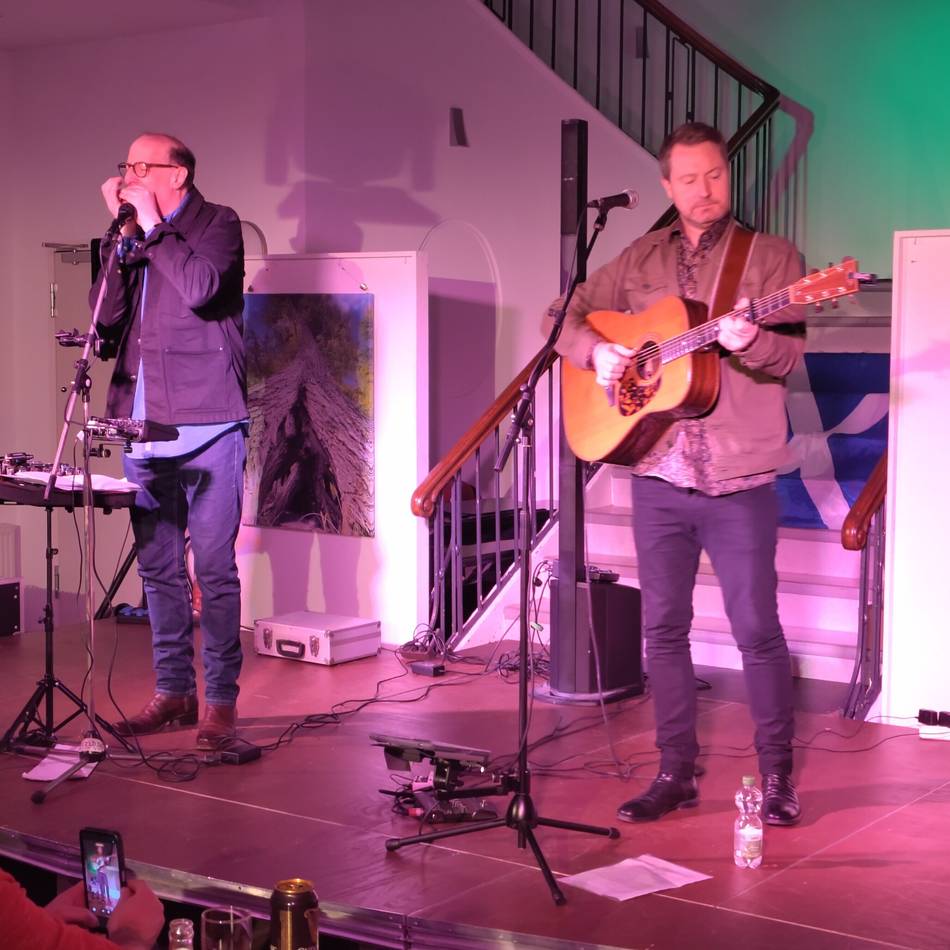 Konzert im Kultur-Haus Zach in Hückeswagen: Atmosphäre zwischen Folk-Club und Blues-Bar