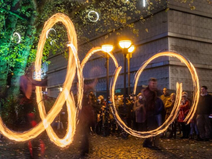 Am 15. und 16. November in Rheinberg: Martinsmarkt am Hospiz mit Feuer- und Lasershow