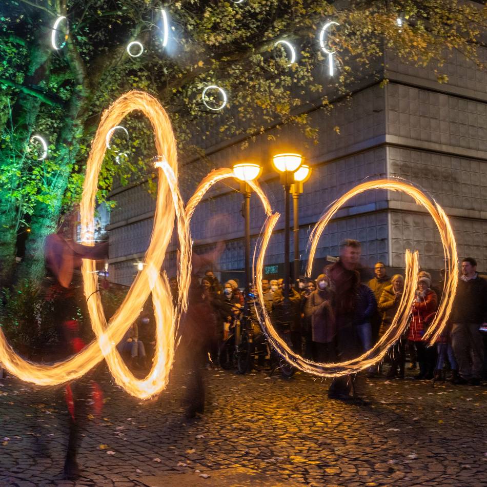 Am 15. und 16. November in Rheinberg: Martinsmarkt am Hospiz mit Feuer- und Lasershow
