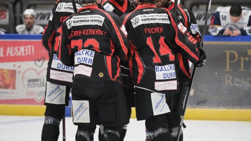 Sieg bei der Grefrather EG: Ratinger Ice Aliens drehen das Spiel bei Terhos Debüt