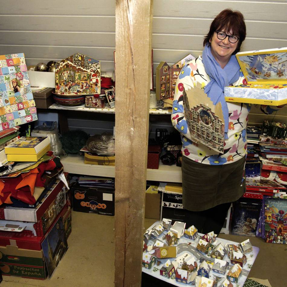 Brigitte Overfeld aus Wardt sammelt Adventskalender: 800 Schätze mit 24 Türchen
