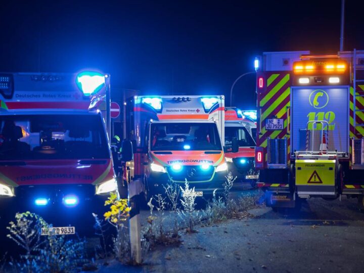 Brand und Unfall in Jüchen: Vier Verletzte und ein mysteriöses Feuer