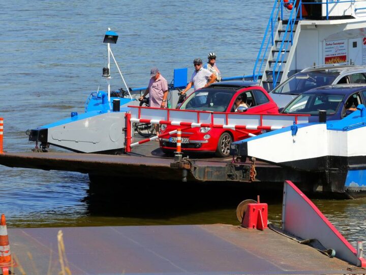 Verbindung zwischen Rheinberg und Duisburg: Orsoyer Rheinfähre muss repariert werden