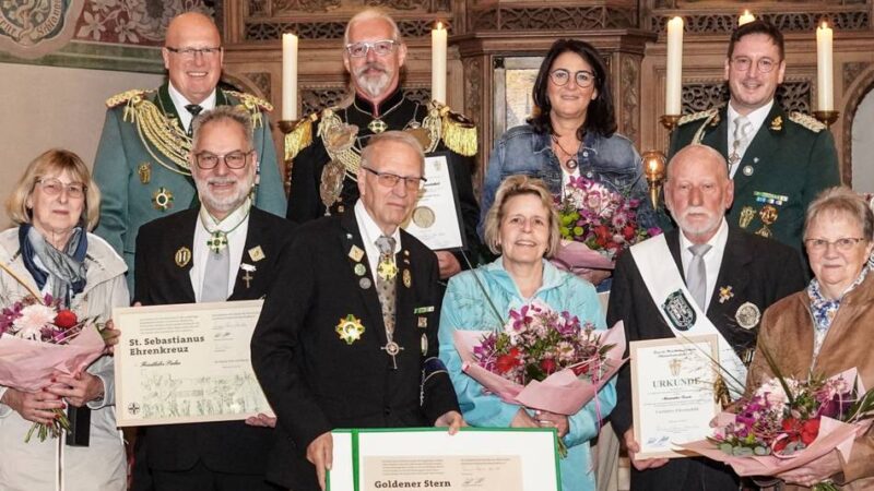 Auszeichnungen bei Schwaltaler Schützen: Bernd Stelten bekommt den Goldenen Stern