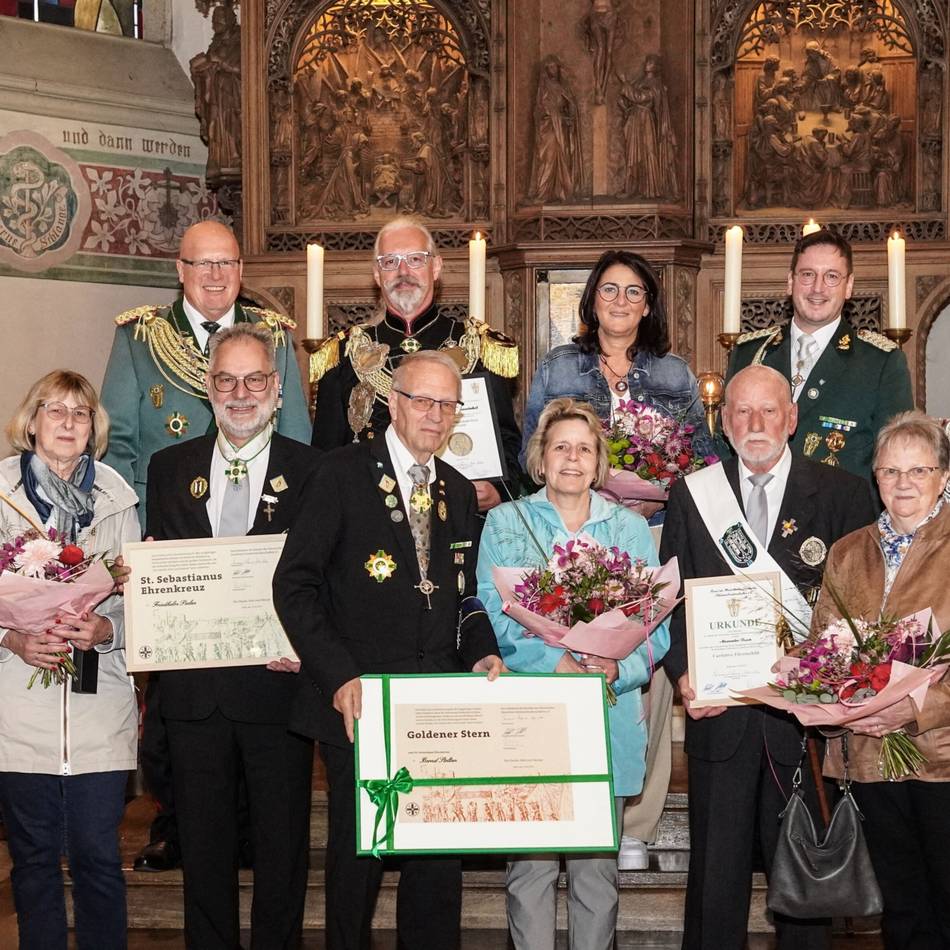 Auszeichnungen bei Schwaltaler Schützen: Bernd Stelten bekommt den Goldenen Stern