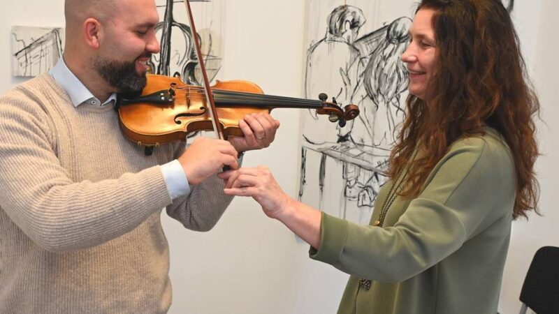 Bürgermeister Mario Moritz aus Hückeswagen: Antrittsbesuch in der Musikschule