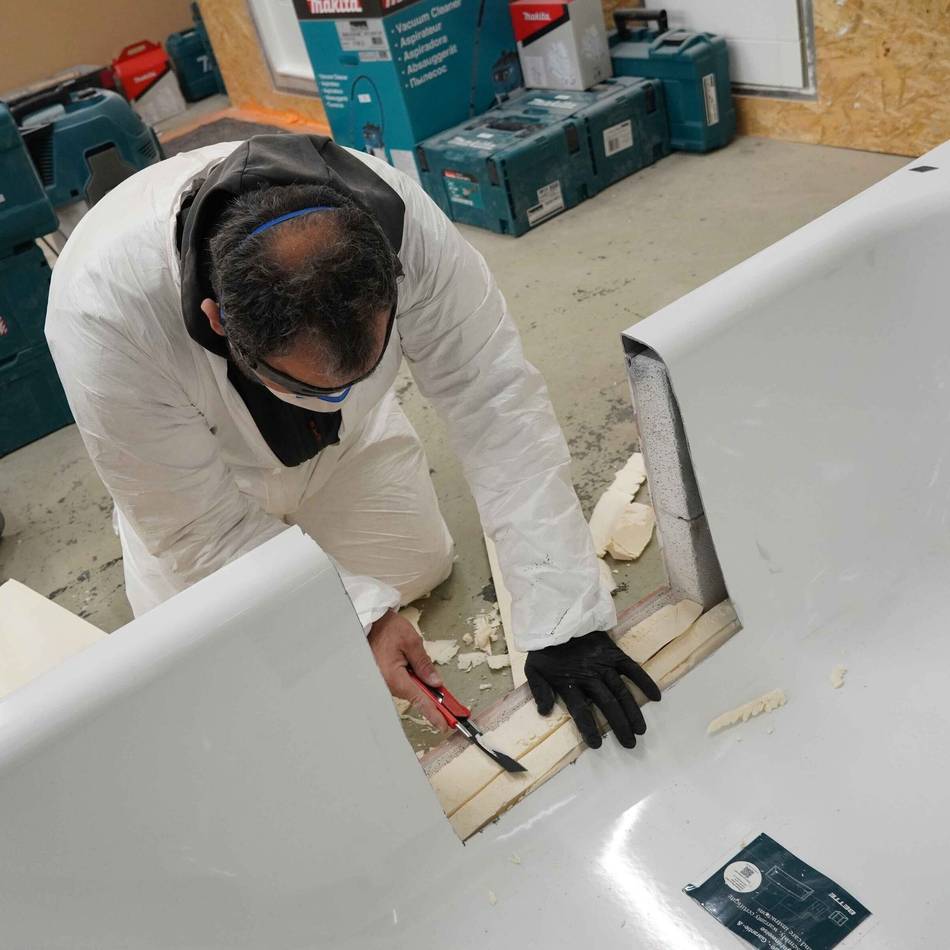 Handwerk in Rheinberg: Eine Wannentür für mehr Barrierefreiheit