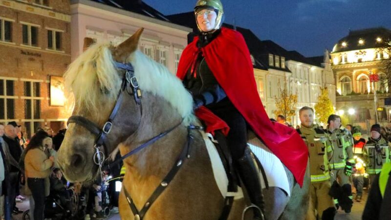 Umzüge in der Innenstadt und am Annaberg: Sankt Martin ritt durch Rheinberg