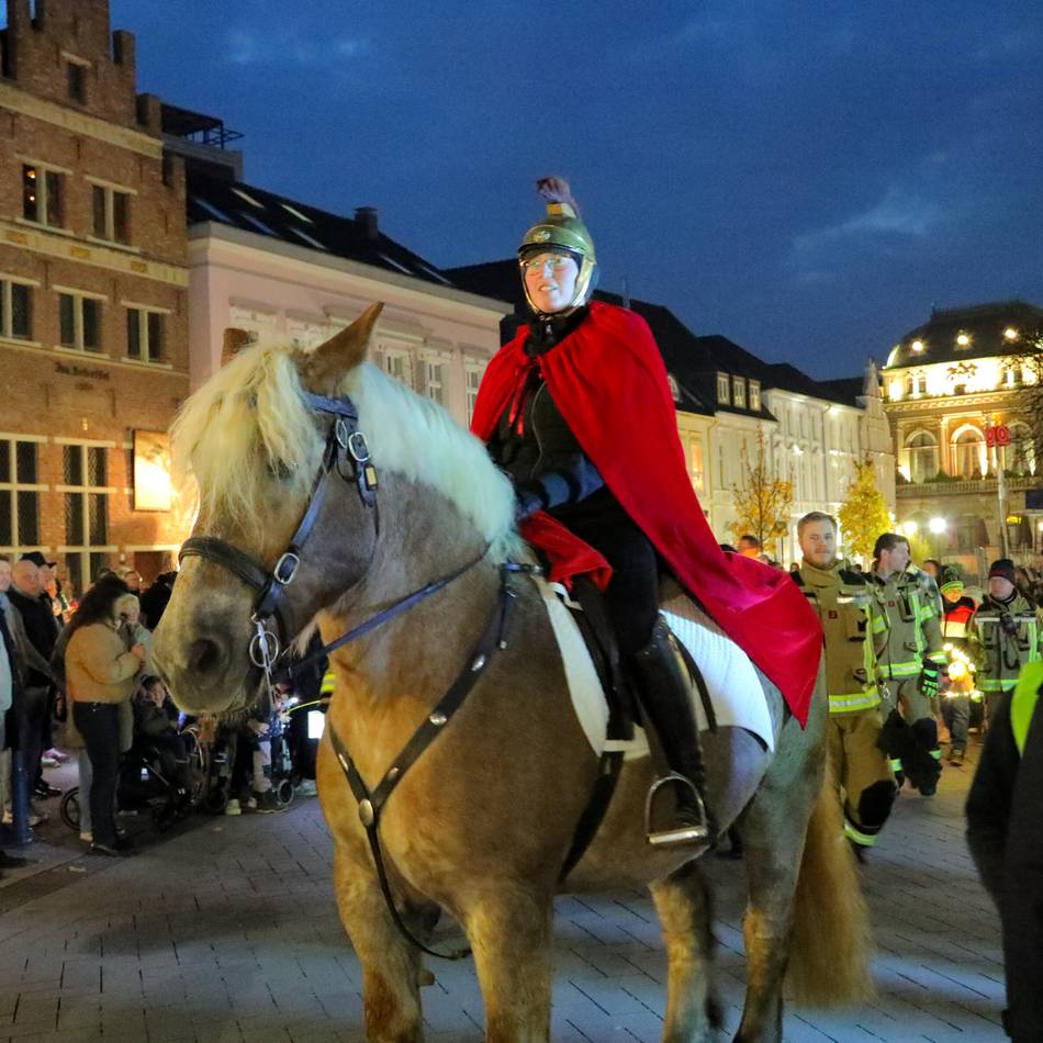 Umzüge in der Innenstadt und am Annaberg: Sankt Martin ritt durch Rheinberg