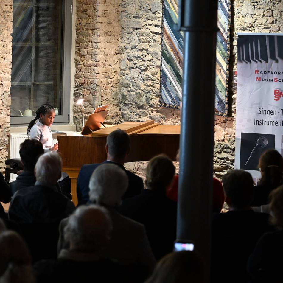 Musikschule und Wülfingmuseum in Radevormwald: Viele Musiker lassen den sanierten Flügel erstrahlen