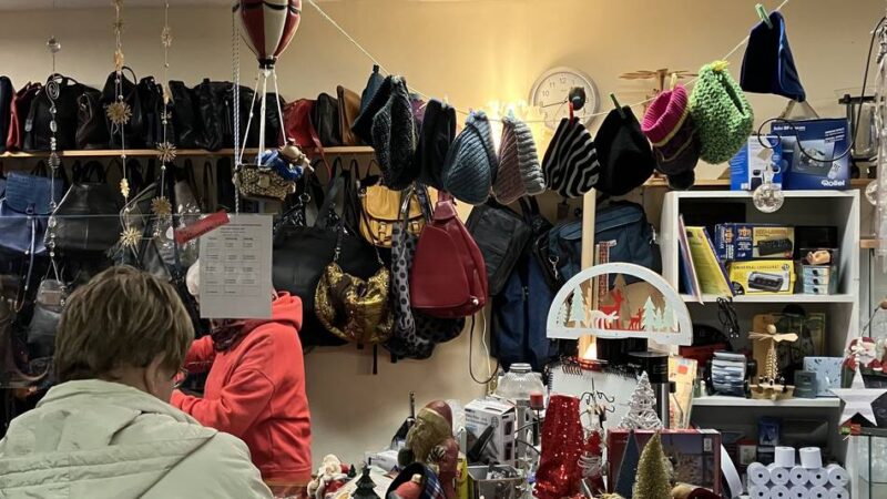 Second-Hand-Shop in Hückeswagen: „So was wie hier finden wir in Köln nicht“