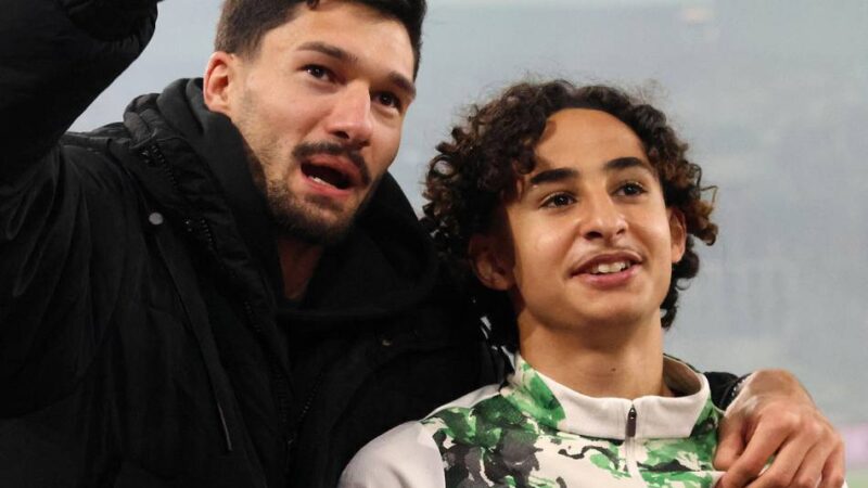 Nach dem Derbysieg geknipst: Kleindienst und Mohya – was ein Foto über Gladbachs Team aussagt