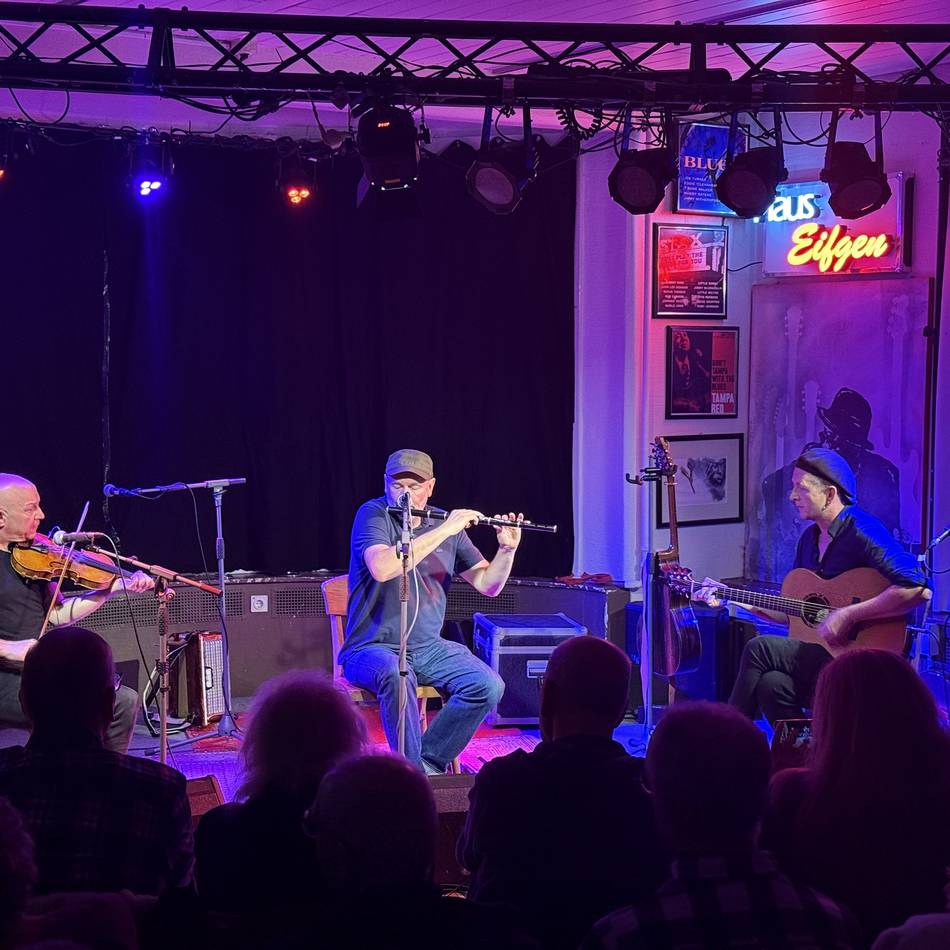 Celtic Voyage in Wermelskirchen: Humorvolle Irish-Folk-Koryphäen sorgen für volles Haus Eifgen