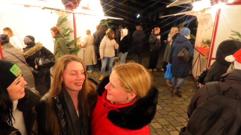 „Ich bin begeistert“: Erfolgreiche Premiere für Weihnachtsmarkt am Placidahaus