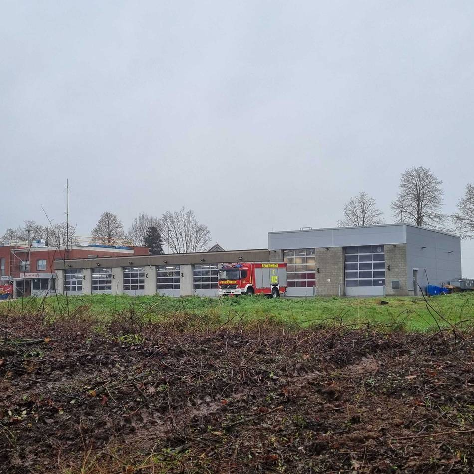 An Garzweiler Allee und Kelzenberger Straße: Baumfällungen für die neue Rettungswache in Jüchen