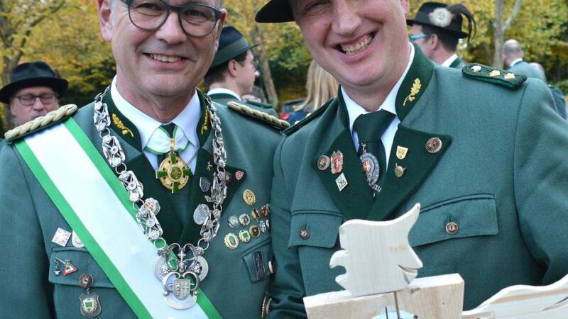 Patronatstag in Neuss: Frank Petonjic ist neuer Hubertuskönig