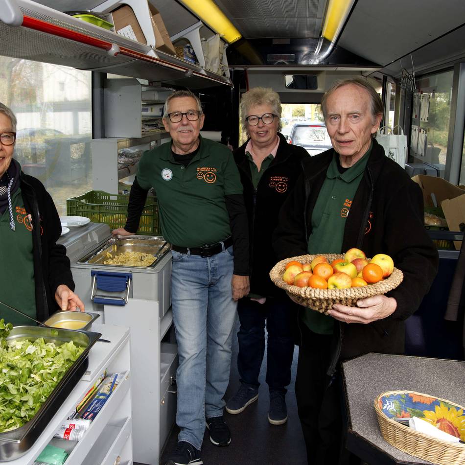 Mobile Tafel in Rheinberg: Bus bringt Kindern warmes Mittagessen
