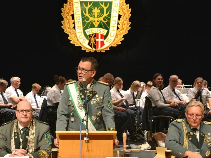 Tradition in Neuss: Hubertusschützen feiern Patronatstag mit vielen Ehrungen