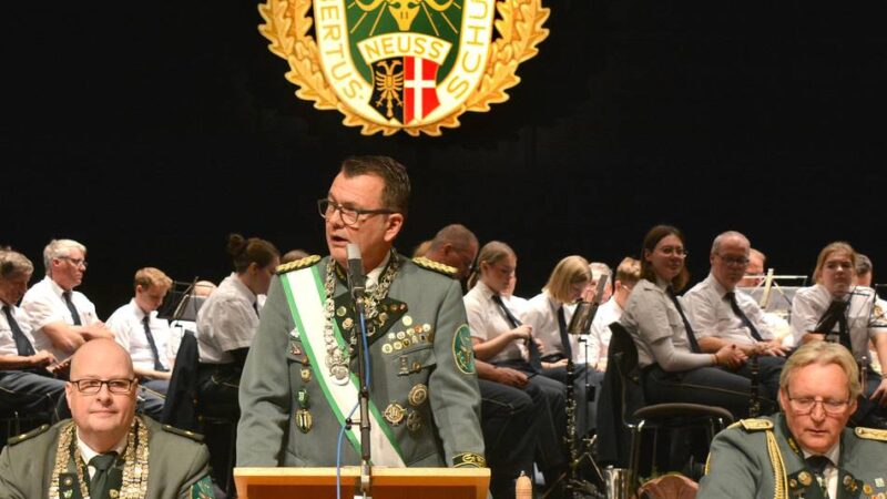 Tradition in Neuss: Hubertusschützen feiern Patronatstag mit vielen Ehrungen