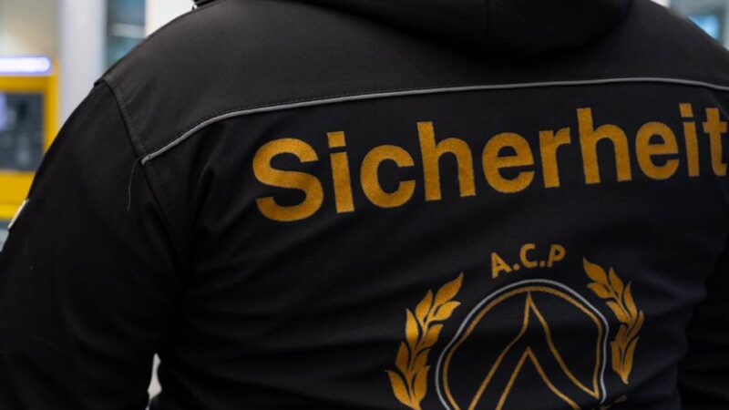 Stadt Neuss testet Metalldetektor: Verschärfte Sicherheitsmaßnahmen am Bürgeramt