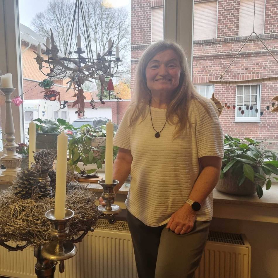 Aktion in Jüchen: Rollo hoch, Alltag aus – Jüchen trifft sich am Adventsfenster