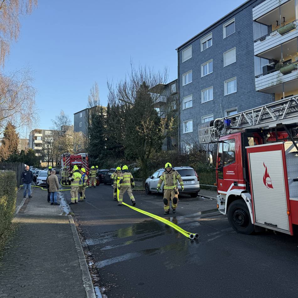 Feuerwehreinsatz in Hückeswagen: Aufmerksamer Vermieter verhindert Küchenbrand an Sperberstraße