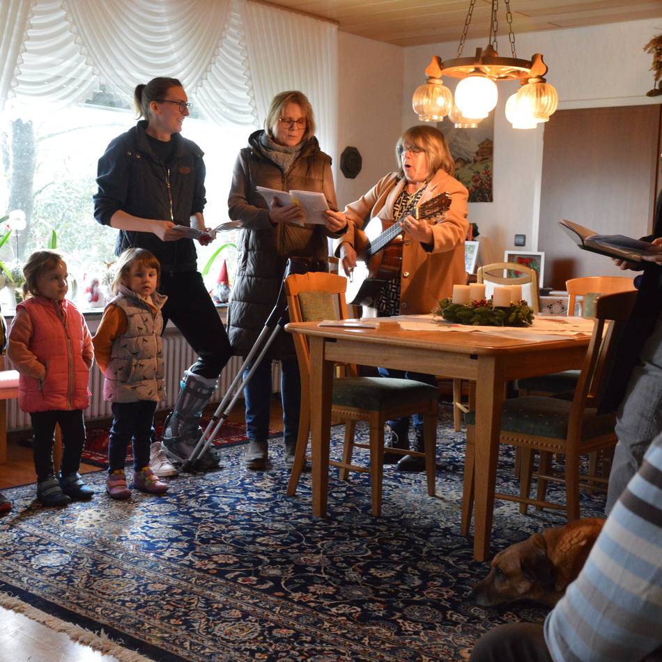 Brauchtum in Hückeswagen: Die Adventssänger bringen Melodien mit