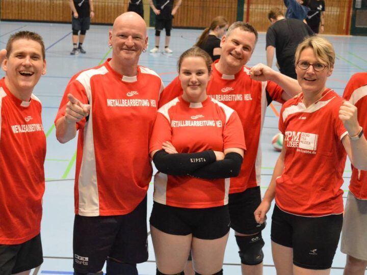 DLRG-Lifeguard-Turnier in Wermelskirchen: Beim Volleyball zählt der Zusammenhalt