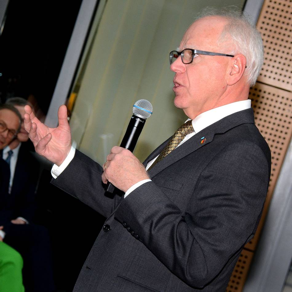 Vizepräsidentschaftskandidat in Neuss zu Gast: Eine Laga-Dauerkarte für US-Gouverneur Tim Walz