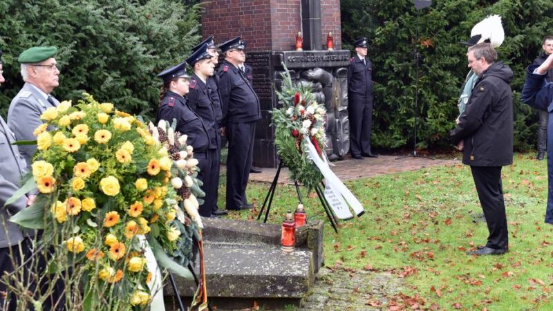 Volkstrauertag in Dormagen: Erinnerung an die Opfer von Krieg und Zerstörung