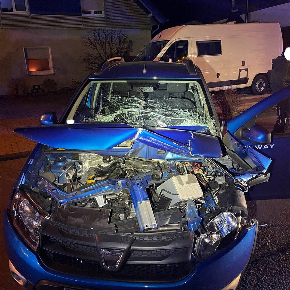 Verkehrsunfall in Radevormwald: Auto kollidiert auf der Kaiserstraße mit Traktor