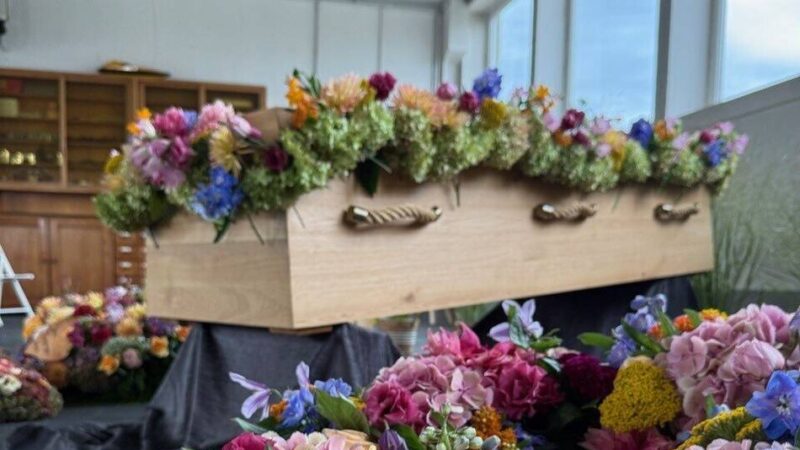 „Letzte Möglichkeit, das Leben zu feiern“: Fünf besondere Trauerfeiern, die im Gedächtnis geblieben sind