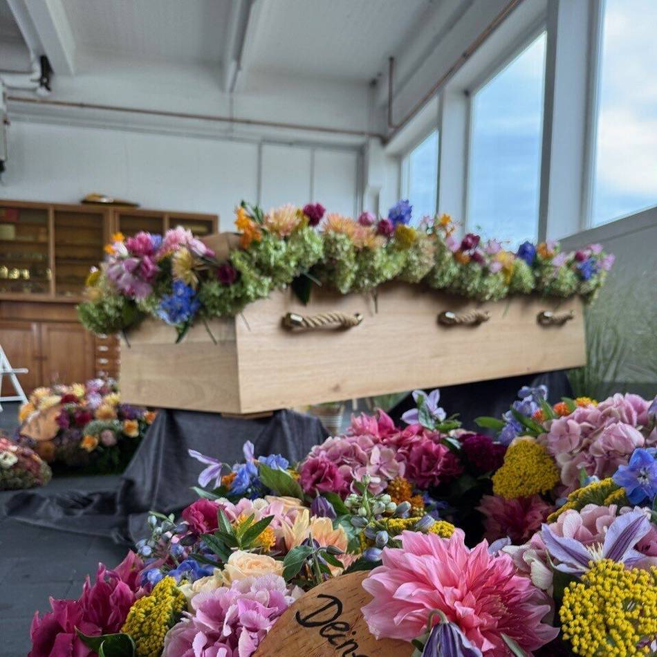 „Letzte Möglichkeit, das Leben zu feiern“: Fünf besondere Trauerfeiern, die im Gedächtnis geblieben sind