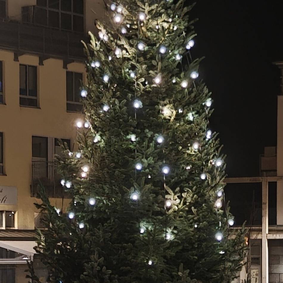 Advent in Hückeswagen: Weihnachtsbeleuchtung sorgt für festliche Stimmung in der Innenstadt