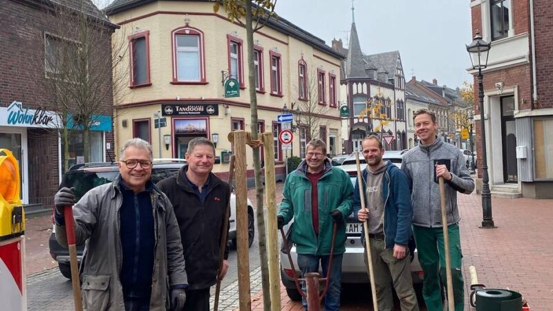 Baumfreunde in Willich: Schiefbahner pflanzen sechs Bäume