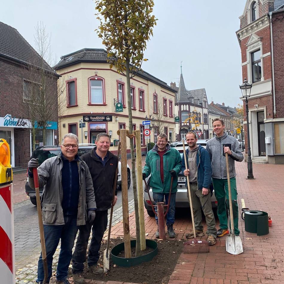 Baumfreunde in Willich: Schiefbahner pflanzen sechs Bäume