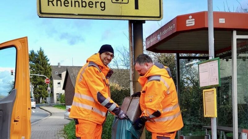 Rathauschef geht auf die Straße: Alpens Bürgermeister leert Mülltonnen